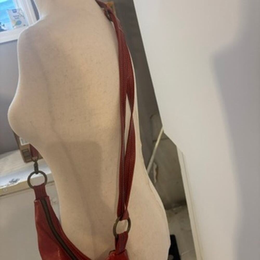 Kurier Red Leather Crossbody Bag Adjustable Strap Brass Hardware 12x11x6.5 - Picture 5 of 9